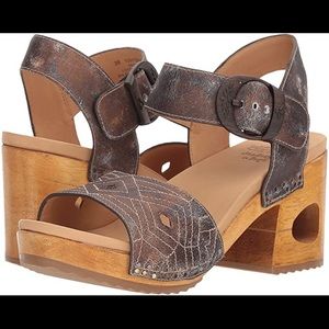 Dansko Odele Sandals E39 (8.5-9 US)
